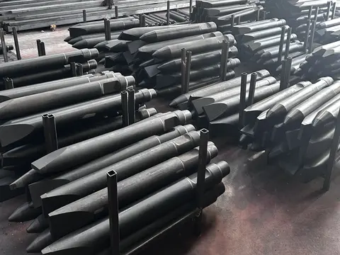 Kervan atölyesinde stoktaki kırıcı uçları (2)